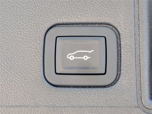 Used 2024 GMC Terrain SLT image 14