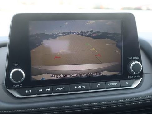 Used 2025 Nissan Rogue SV FWD image 21
