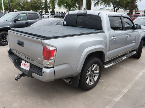 Used 2017 Toyota Tacoma Limited w/ Tow Package image 10