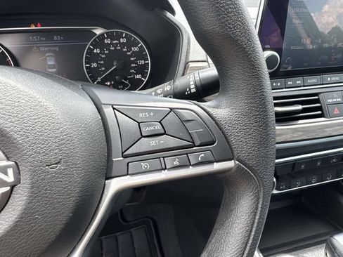 Used 2025 Nissan Altima 2.5 SV FWD image 58