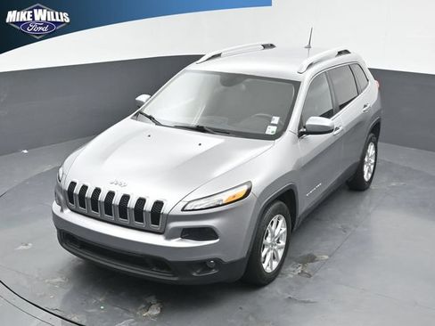 Used 2017 Jeep Cherokee Latitude FWD image 11