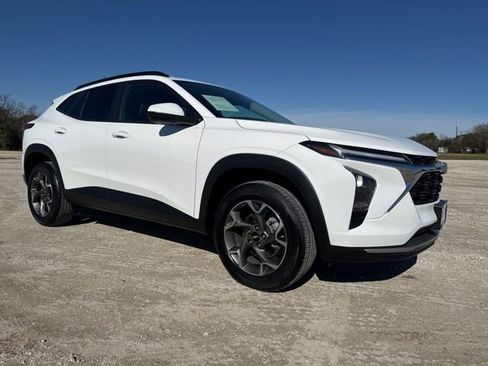 Used 2024 Chevrolet Trax LT image 7