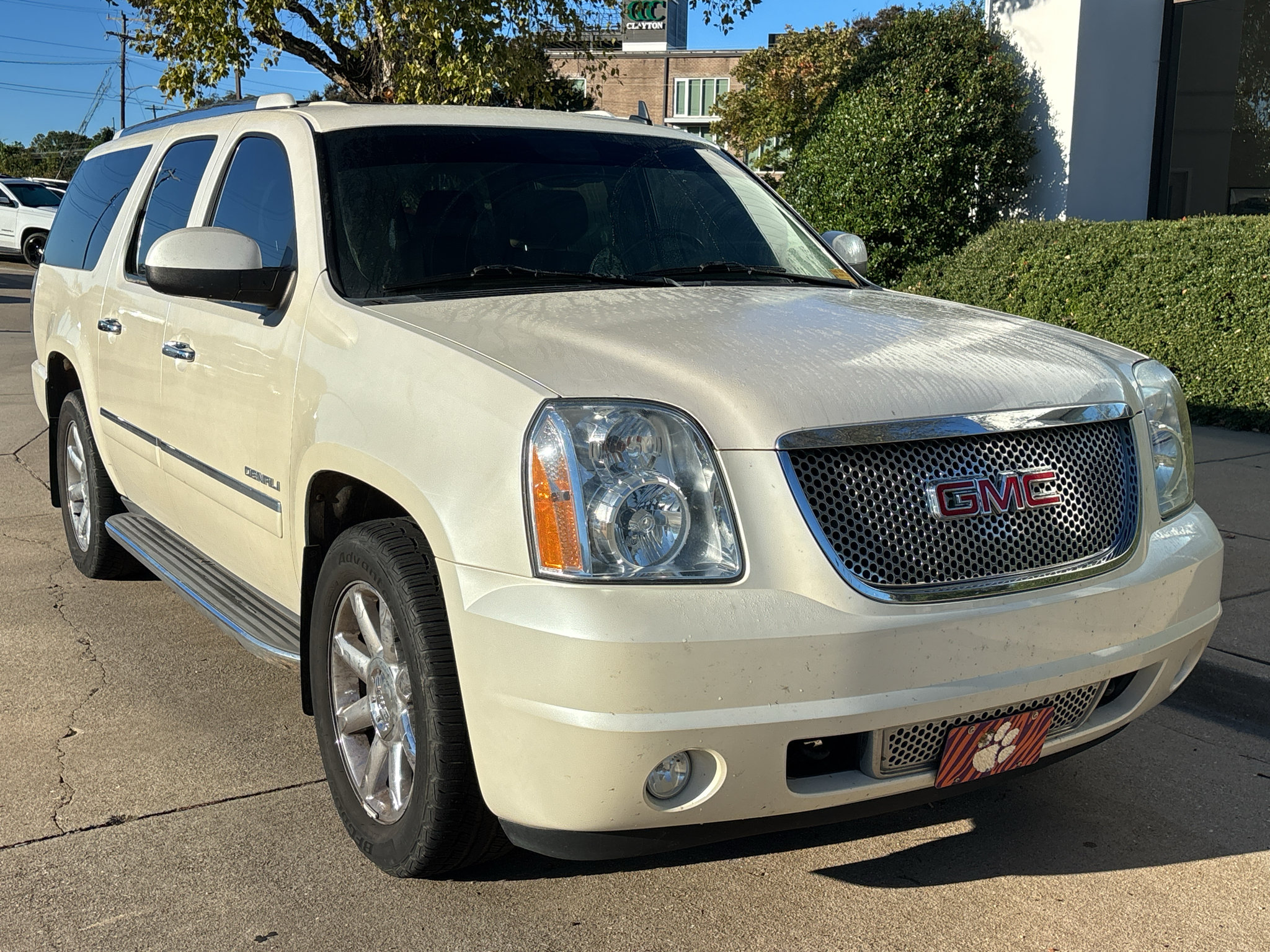 Used 2013 GMC Yukon XL Denali RWD image 1
