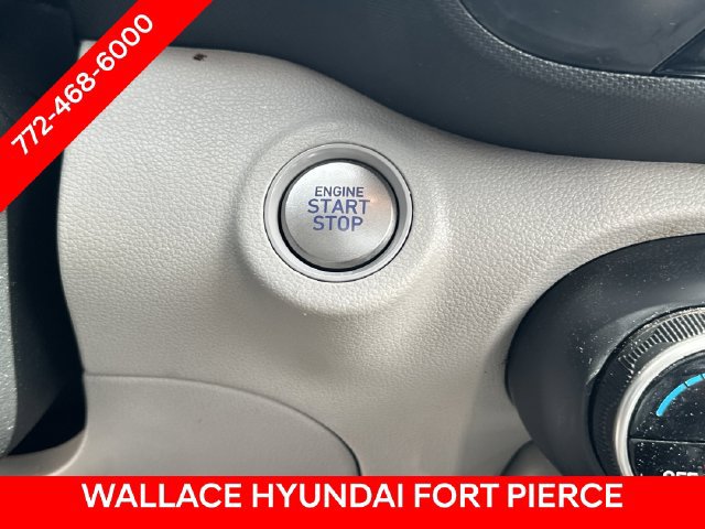 Used 2025 Hyundai Venue SEL FWD image 25