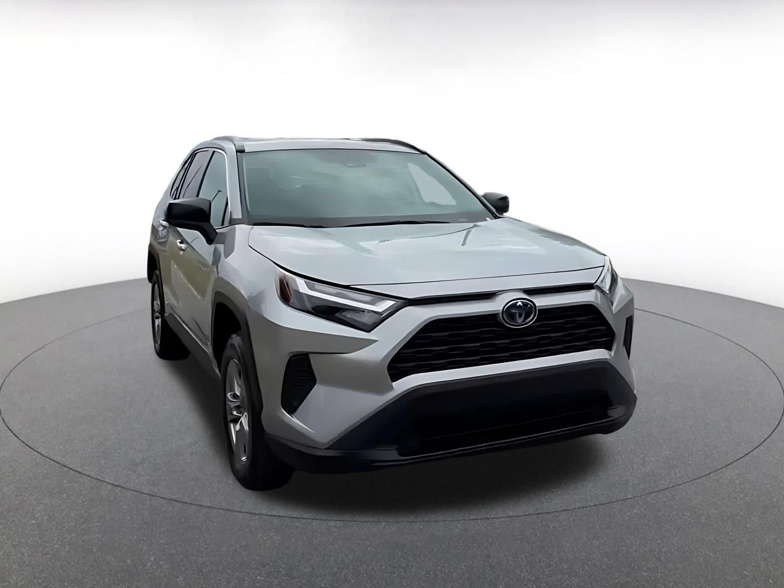 Used 2024 Toyota RAV4 LE AWD/4WD image 3