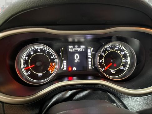 Used 2015 Jeep Cherokee Latitude image 16