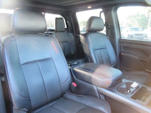 Used 2021 Nissan Titan PRO-4X w/ Pro-4x Convenience Package image 9