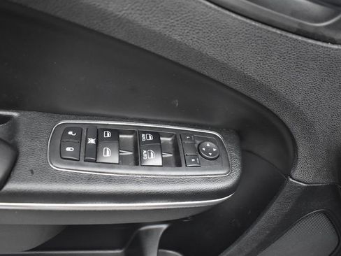 Used 2018 Chrysler 300 S w/ 300S Premium Group AWD/4WD image 10
