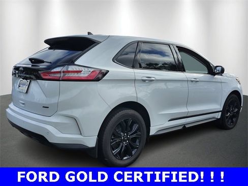 Used 2024 Ford Edge SE w/ Black Appearance Package image 4