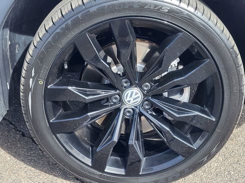 Used 2021 Volkswagen Tiguan SE R-Line image 11