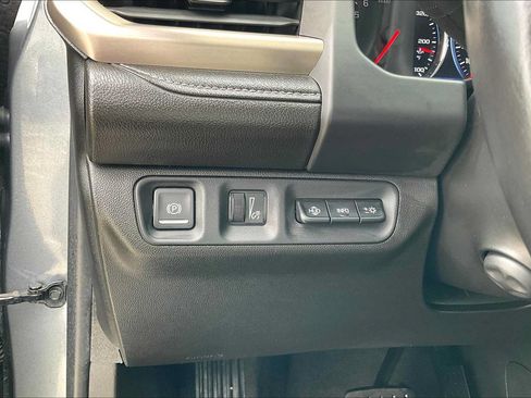 Used 2022 GMC Acadia Denali w/ Denali Technology Package FWD image 33