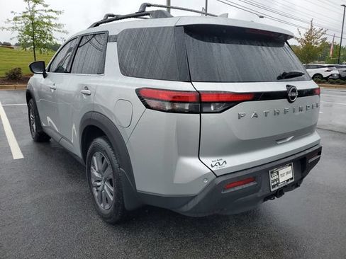 Used 2025 Nissan Pathfinder SV w/ SV Premium Package FWD image 5