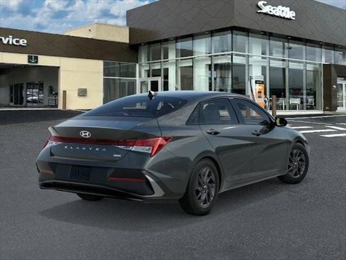 New 2026 Hyundai Elantra Hybrid FWD image 4