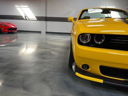 Used 2017 Dodge Challenger SRT w/ Technology Group image 7