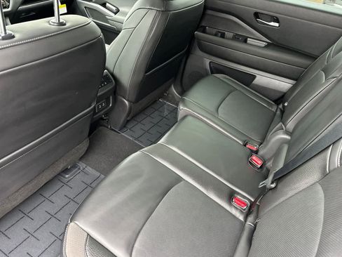 New 2026 Nissan Pathfinder SL image 4