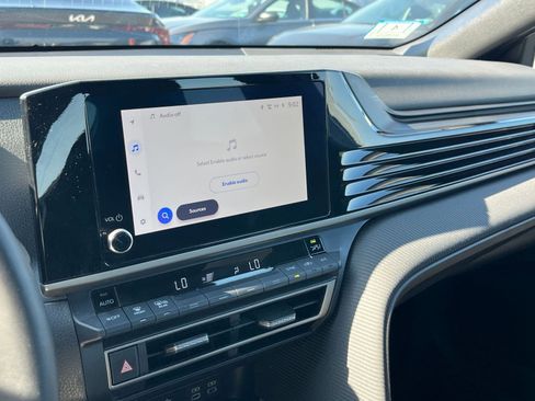 Used 2025 Toyota Camry SE image 20