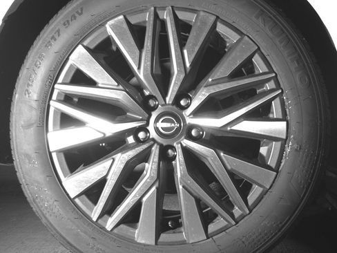 Used 2025 Nissan Altima 2.5 SV FWD image 15