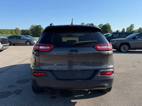 Used 2017 Jeep Cherokee Sport FWD image 7