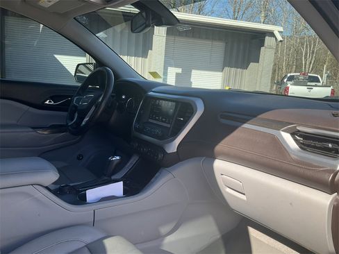 Used 2017 GMC Acadia SLT image 11