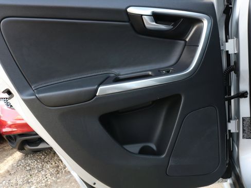 Used 2015 Volvo XC60 T5 Platinum image 36