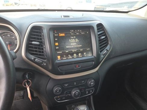 Used 2017 Jeep Cherokee Latitude image 10