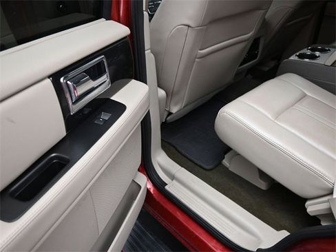 Used 2017 Lincoln Navigator Select image 16