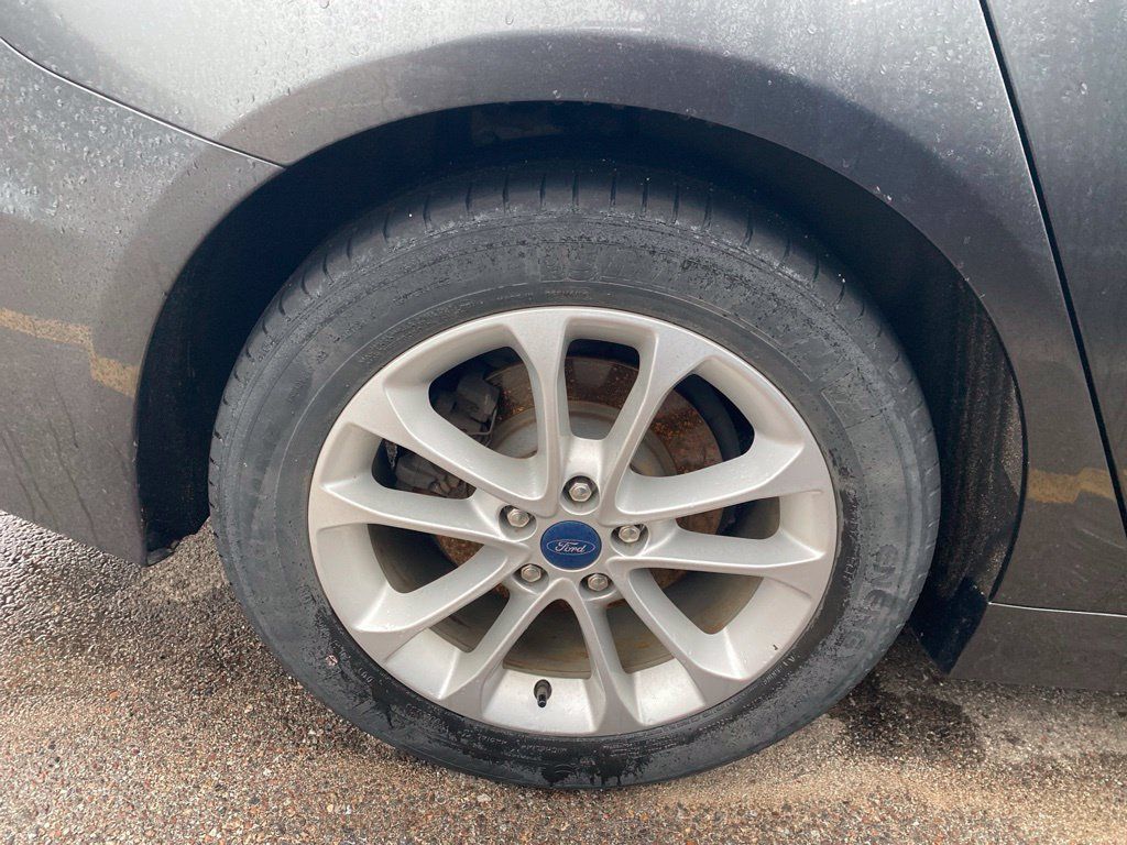 Used 2020 Ford Fusion SE FWD image 8