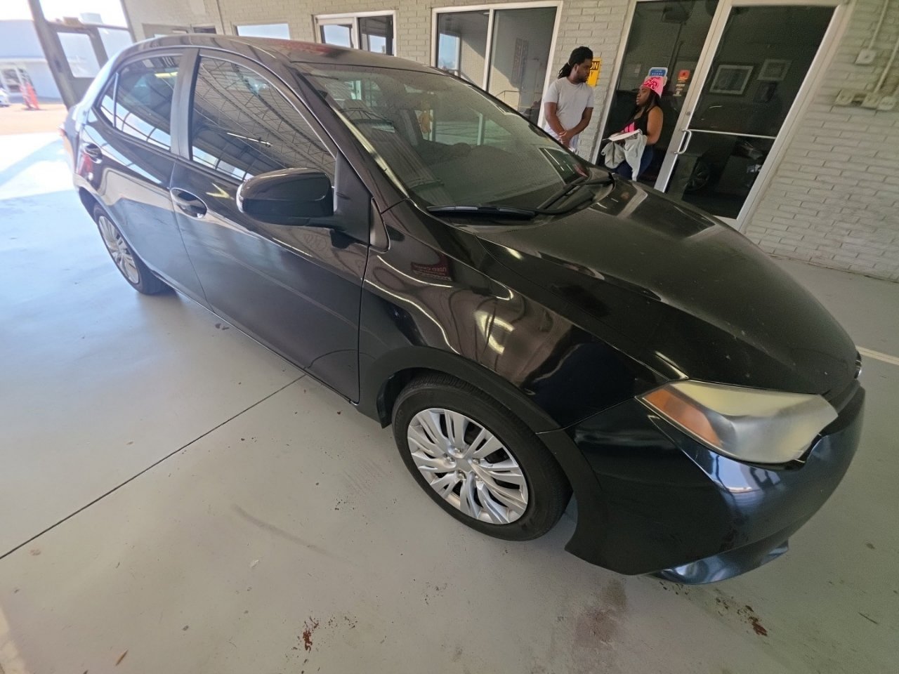 Used 2015 Toyota Corolla LE FWD image 3