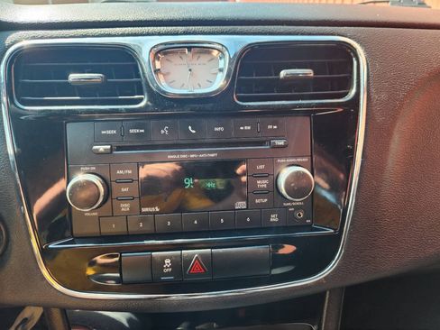 Used 2013 Chrysler 200 Touring FWD image 17