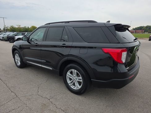 Used 2022 Ford Explorer XLT w/ Equipment Group 202A image 5