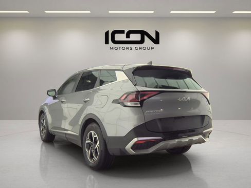 Used 2025 Kia Sportage LX image 2