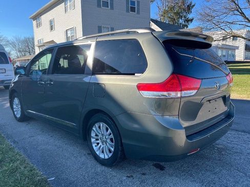 Used 2012 Toyota Sienna XLE w/ Premium Pkg image 6