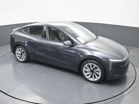 Used 2026 Tesla Model Y 2WD image 46
