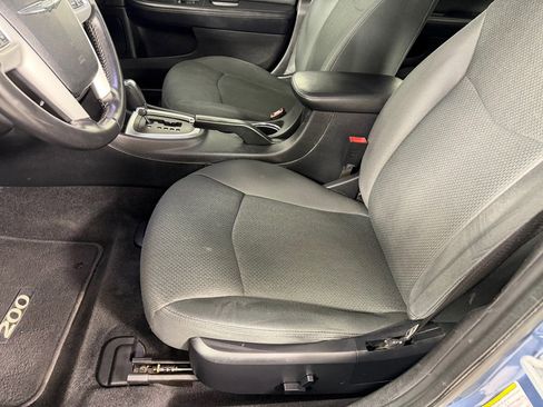Used 2011 Chrysler 200 Touring image 11