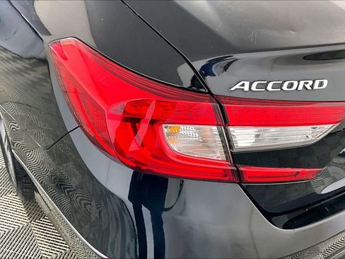 Used 2018 Honda Accord EX image 28