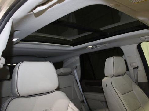 Used 2021 GMC Yukon Denali w/ Denali Premium Package image 14