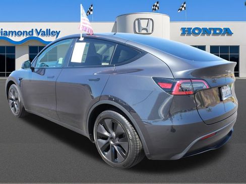 Used 2025 Tesla Model Y Long Range RWD image 4