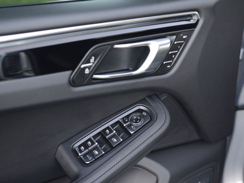 Certified 2026 Porsche Macan image 15