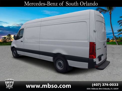 Used 2022 Mercedes-Benz Sprinter 2500 image 4