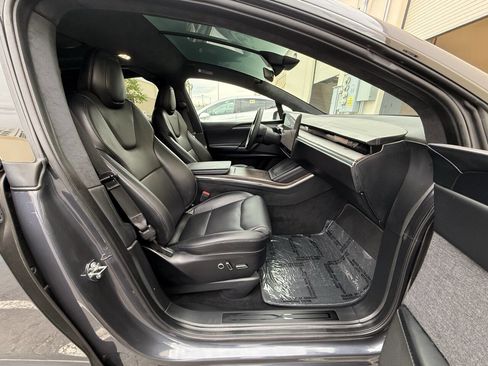 Used 2023 Tesla Model X image 17