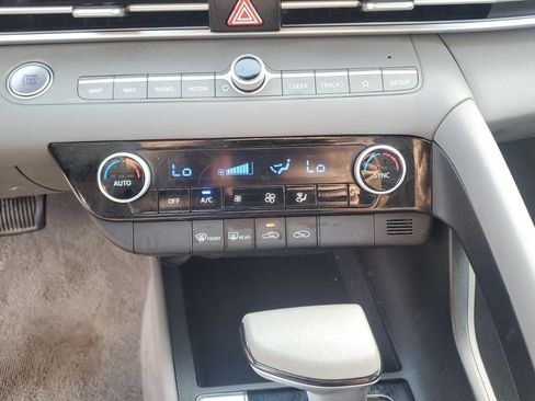 Used 2024 Hyundai Elantra SEL FWD image 15