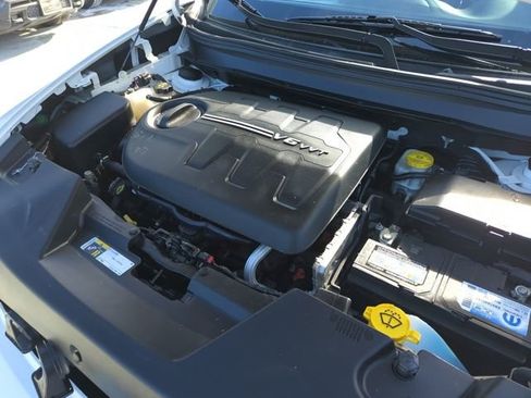 Used 2018 Jeep Cherokee Limited image 27