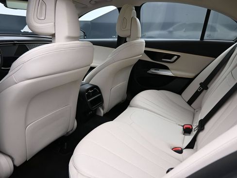 Used 2025 Mercedes-Benz E 450 4MATIC Sedan image 19