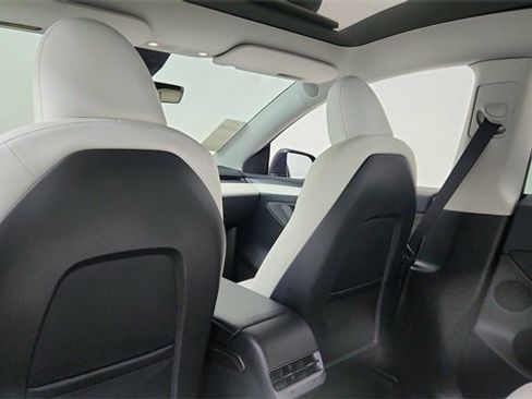 Used 2024 Tesla Model Y Long Range image 34