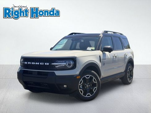 Used 2025 Ford Bronco Sport Outer Banks w/ Outer Banks Tech Package+ AWD/4WD image 2