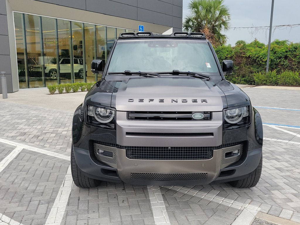 Certified 2024 Land Rover Defender 110 S AWD/4WD image 8