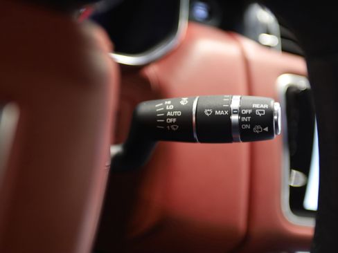 Used 2018 Land Rover Range Rover Sport HSE Dynamic image 24