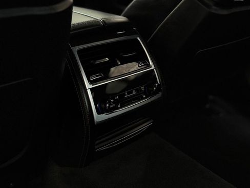 Used 2017 BMW 750i xDrive image 27