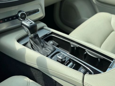 Used 2016 Volvo XC90 T5 Momentum image 14