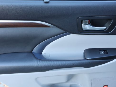 Used 2015 Toyota Highlander Limited Platinum image 35